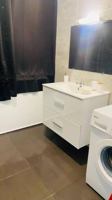 Urban Zen Appart Spacieux Studio Atypique Avec Bain A Remous Proche De Tout Pointe-à-Pitre Zewnętrze zdjęcie